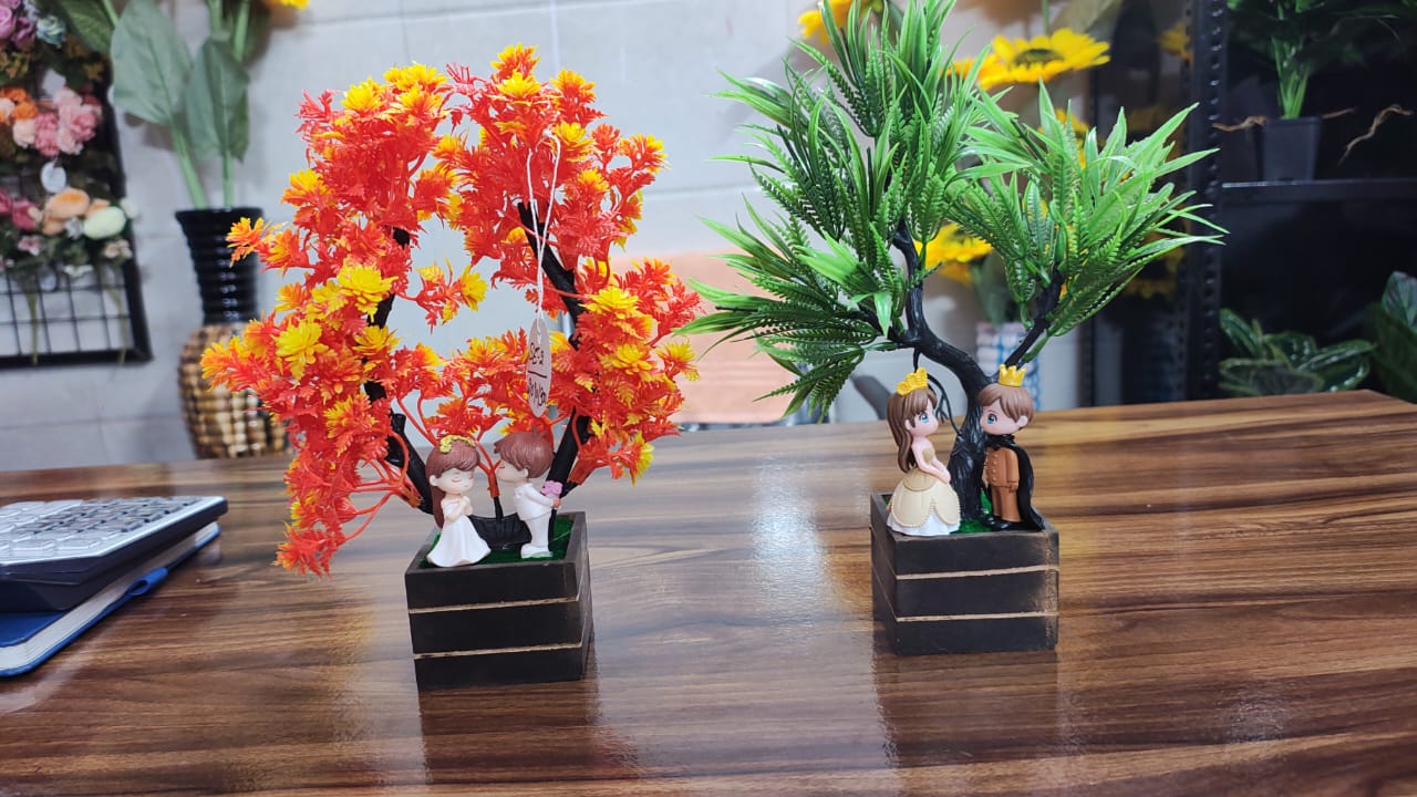 Hodor Designs Set Of 2 Artificial Miniature Bonsai Trees with Cute Couple Figurines